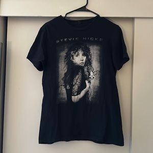 - Stevie Knicks Tee shirt - all black - Good condition